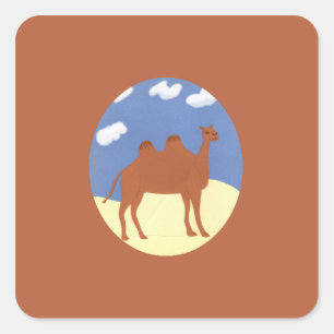 Camel Whimsical über die Dünen der Wüste Quadratischer Aufkleber