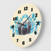 Camera With Azure Blue Leaves And Butterflies Große Wanduhr (Winkel)