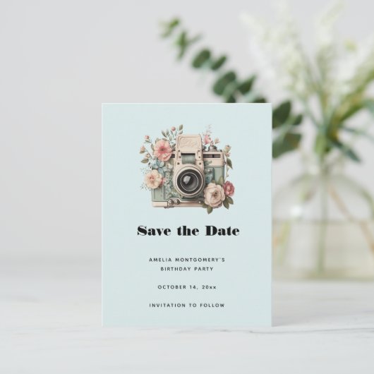 Camera with Flowers Retro Pastel Image Ankündigungspostkarte (Stehend Vorderseite)