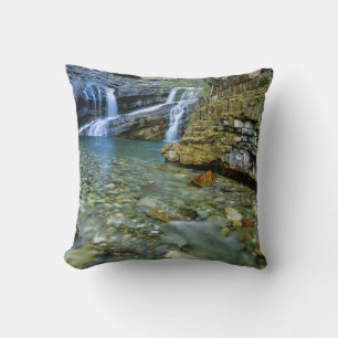 Cameron Falls im Waterton-Lakes-Nationalpark in Kissen