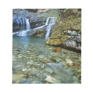 Cameron Falls im Waterton-Lakes-Nationalpark in Notizblock