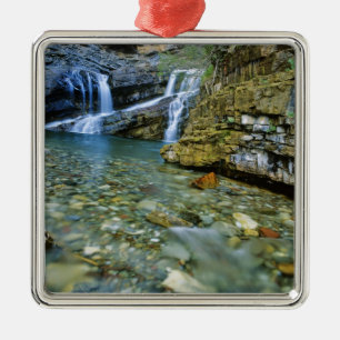 Cameron Falls im Waterton-Lakes-Nationalpark in Silbernes Ornament