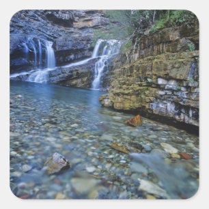 Cameron Falls in Waterton Seen National Park in 2 Quadratischer Aufkleber
