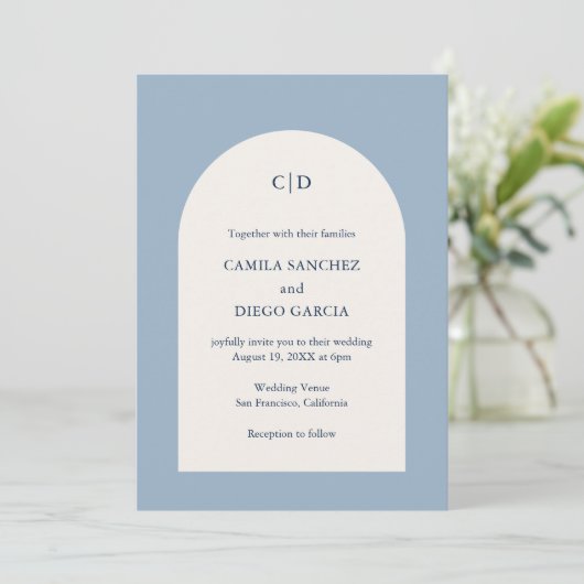 Camila Dusty Blue Arch Moderne Hochzeit Einladung (Stehend Vorderseite)