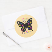 Camiseta mariposa con flores multicolor runder aufkleber (Umschlag)