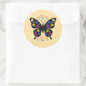 Camiseta mariposa con flores multicolor runder aufkleber (Tasche)