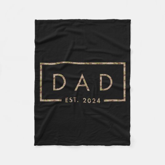 Camo Dad Est 2024, Fathers Day, New Dad Baby Annou Fleecedecke (Vorderseite)
