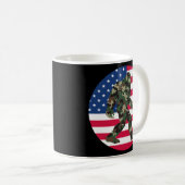 Camouflage Bigfoot Sasquatch Kaffeetasse (VorderseiteRechts)