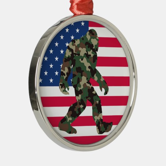 Camouflage Bigfoot Sasquatch Ornament Aus Metall (Rechts)