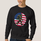 Camouflage Bigfoot Sasquatch Sweatshirt (Vorderseite)