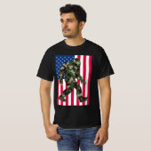 Camouflage Bigfoot Sasquatch T-Shirt (Vorne ganz)