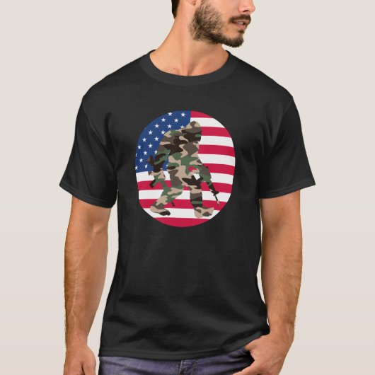 Camouflage Bigfoot Sasquatch T-Shirt (Vorderseite)