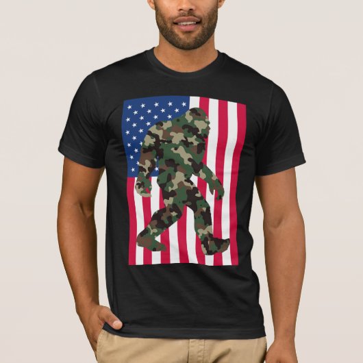 Camouflage Bigfoot Sasquatch T-Shirt (Vorderseite)