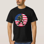 Camouflage Bigfoot Sasquatch T-Shirt (Vorderseite)