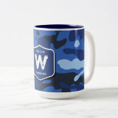 Camouflage Blue Camouflage Army Pattern Monogram Zweifarbige Tasse (VorderseiteRechts)