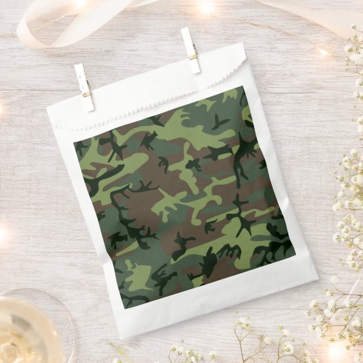 Camouflage Camouflage Grünbraunes Muster Geschenktütchen (Ausgeschnitten)