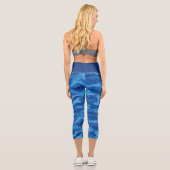 Camouflage der militärischen Marine und der blauen Capri Leggings (Rückseite)