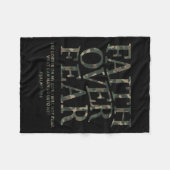 Camouflage Glaube über Angst Christlich Jesus Juge Fleecedecke (Vorderseite (Horizontal))