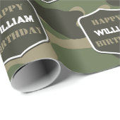 Camouflage Green Camouflage Army Monogram Birthday Geschenkpapier (Rolleneckpunkt)