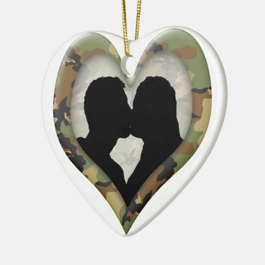 Camouflage Herz mit Kissing Couple Keramik Ornament (Links)