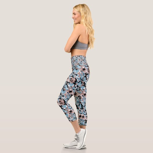 Camouflage Muster - Graues, blaues Schwarz Capri Leggings (Links)