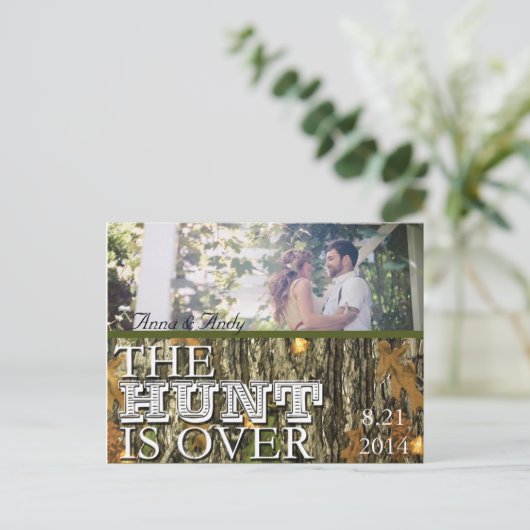 Camouflage Rustikale Blätter Save the Date Hochzei Ankündigungspostkarte (Stehend Vorderseite)