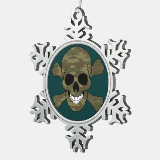 Camouflage Skull And Crossbones Snowflake Ornament (Rechts)