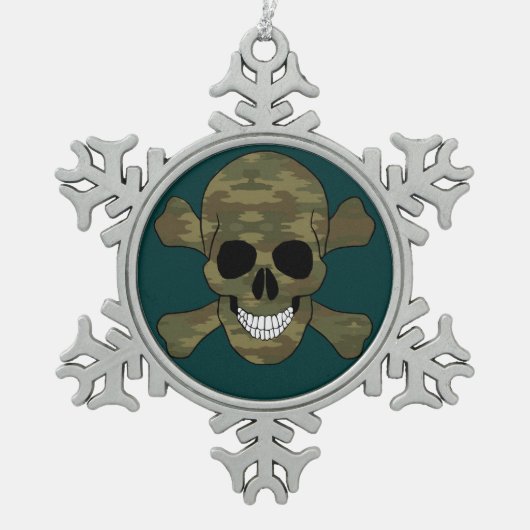 Camouflage Skull And Crossbones Snowflake Ornament (Vorderseite)