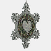 Camouflage Wald Waldherz auf Camouflage Schneeflocken Zinn-Ornament (Links)