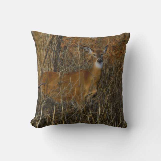 Camouflaged Deer Throw Kissen (Vorderseite)