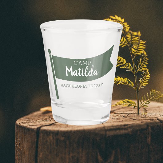 Camp Bachelorette Camping mit grüner Flagge Schnapsglas