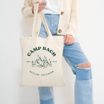 Camp Bachelorette Tote Bag Tragetasche<br><div class="desc">Diese grüne Camp Bach Bachelorette Tasche ist das perfekte Geschenk für Brautmädchen und die Braut auf einer Bachelorette- oder Bergtour! Passen Sie es mit dem Ort,  Datum und Brautennamen an,  um es auf eine Art zu machen!</div>