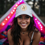 Camp Bride Bachelorette Weekend Truckerkappe<br><div class="desc">Fügen Sie Ihrem Camp Bride Bachelorette Wochenende eine spielerische und stilvolle Touch mit diesem maßgeschneiderten LKW-Hut hinzu! Mit einer bezaubernden Laterne, Cocktails, s'mores und Blumendetails ist dieser Hut perfekt für Outdoor-Abenteuer und für unvergessliche Erinnerungen. Personalisiert mit dem Namen und dem Veranstaltungsjahr der Braut, ist es ein lustiger Sake oder Accessoire...</div>