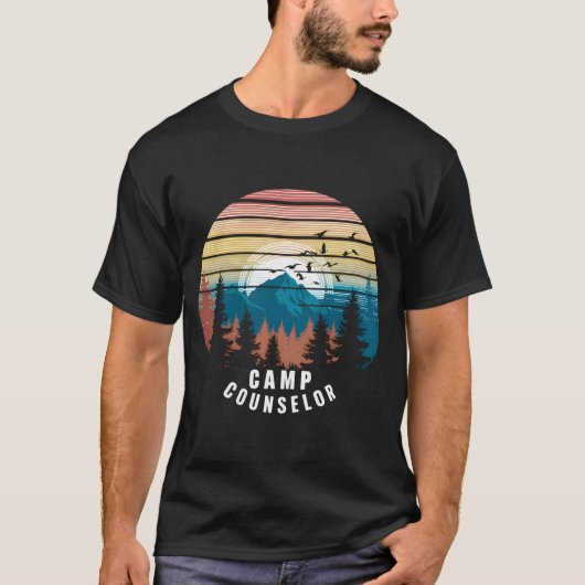 Camp Counselor Retro Sunset Director Camper Mitarb T-Shirt (Vorderseite)
