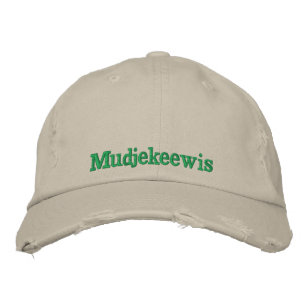 CAMP MUDJEKEEWIS BESTICKTE KAPPE