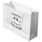 Camp one happy birthday name date campingadventure große geschenktüte (Vorderseite Schrägansicht)