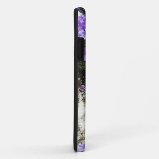 Campanula-Blume wachsen auf einer Mauer Case-Mate iPhone Hülle (Hinten/Rechts)