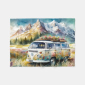 Campervan Bliss Retro Campervan im Gebirge Fleecedecke (Vorderseite (Horizontal))