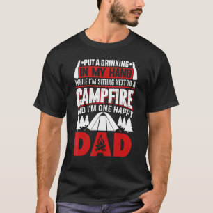 Campfire and drink in hand - Happy Camping Vater T-Shirt