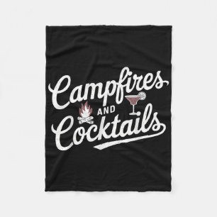 Campfire and Schwanzes Summer Camping Graphic Desi Fleecedecke