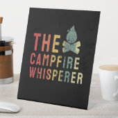 Campfire - Campfire Whisperer Sockelschild (In Situ)