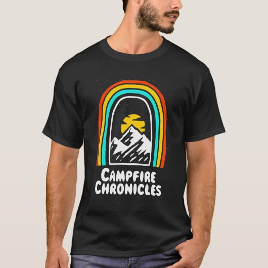 Campfire Chronicles Wildlife Camping Outdoor Campe T-Shirt (Vorderseite)
