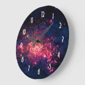 Campfire mit brennenden Membern Große Wanduhr (Winkel)