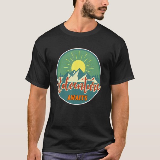 Camping Adventure Awaits Vintage Adventure Hiking T-Shirt (Vorderseite)