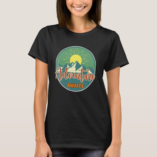 Camping Adventure Awaits Vintage Adventure Hiking T-Shirt (Vorderseite)