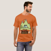 Camping Adventure Eplore the Great Outrs funny T-Shirt (Vorne ganz)