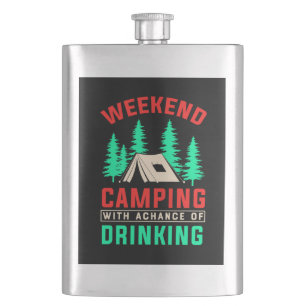 Camping am Wochenende mit einer Chance zu trinken- Flachmann