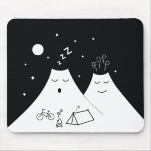 Camping auf einem schlaflosen Vulkan Mousepad