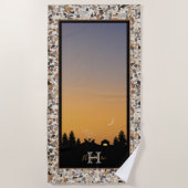 Camping bei Sunset Pebble Strandtuch (Vorderseite)