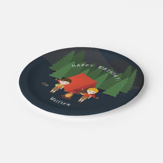 Camping Birthday Party Pappteller (Schrägansicht)
